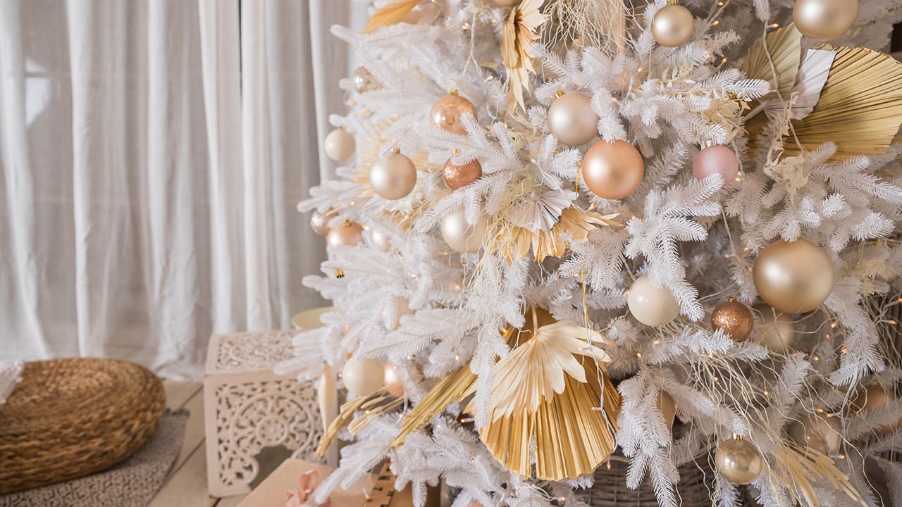 Featured image for 4 Modern Decorating Ideas for the Holidays article