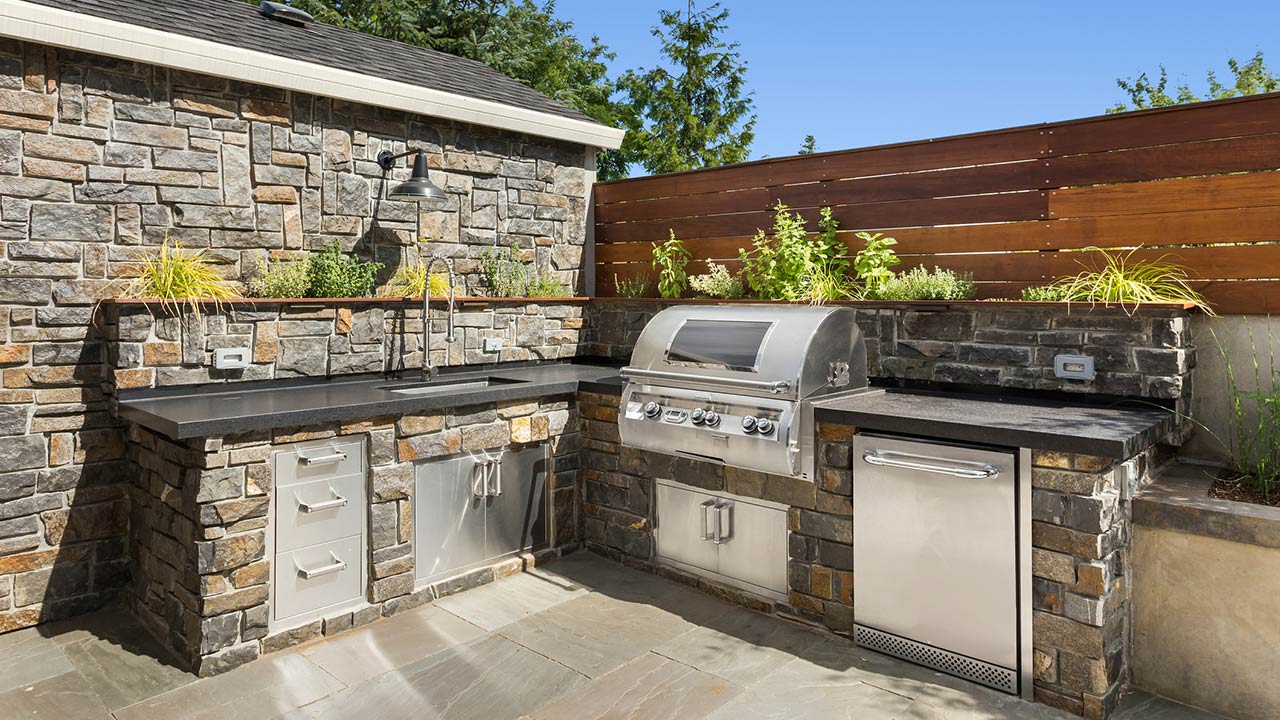 Backyard hardscape entertainment area with built-in kitchen
