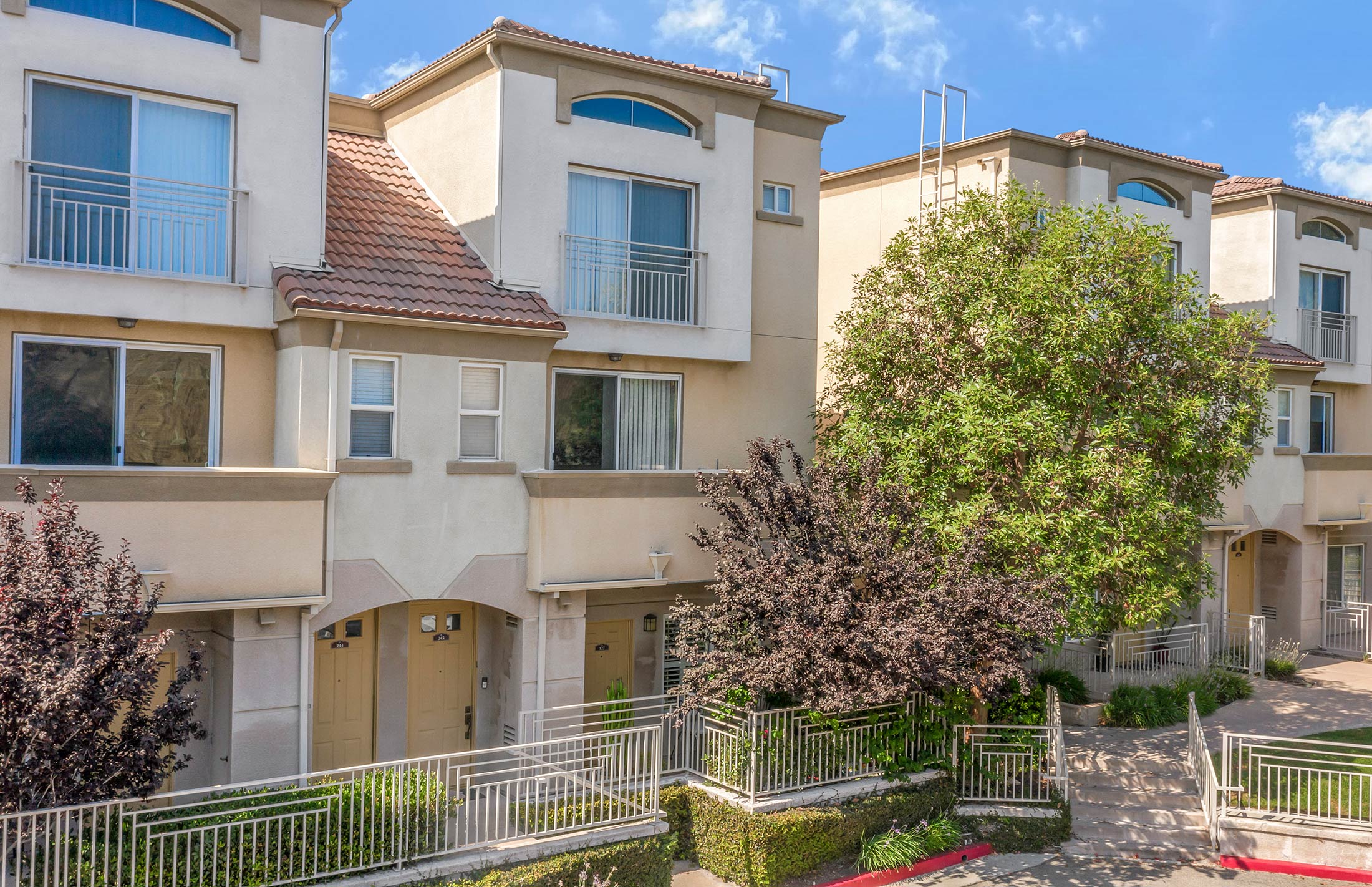Photo of 5200 Premiere Hills Cir #127, Woodland Hills, CA 91364