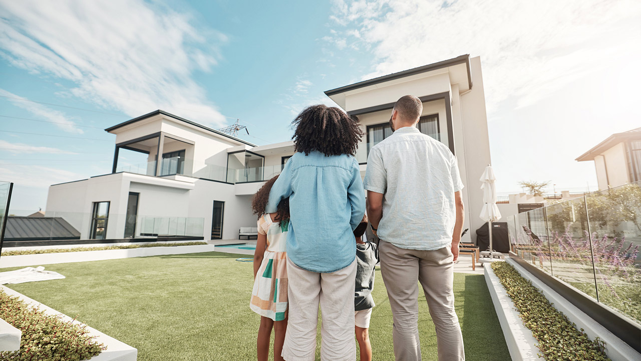 Featured image for Summer Selling Secrets: Attract More Buyers This Season article